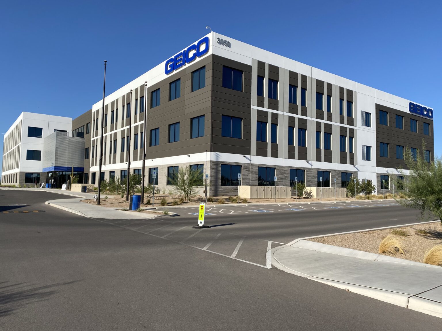 geico-insurance-office-multistory-commercial-building